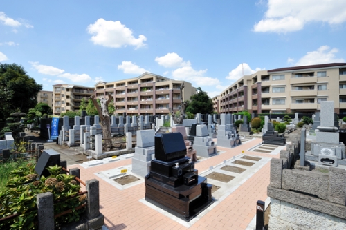 ひばりが丘浄苑は西東京市の中心に位置する霊園です。