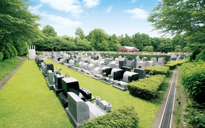 野田さくら霊園は緑と四季折々の花に囲まれた高級公園墓地です。