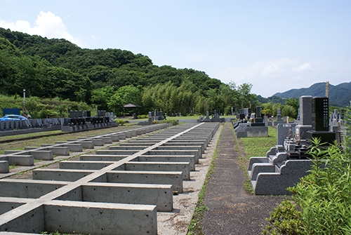 寺院墓地でありながら、宗教自由の墓苑です。