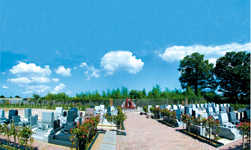 富里中央霊園は自然に囲まれたやすらぎの公園墓地です。