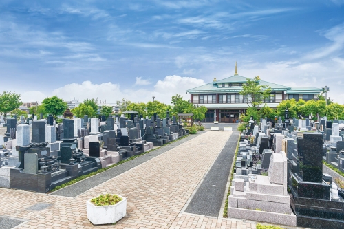 新埼玉霊園は駅から徒歩圏内の交通至便な都市型霊園です。
