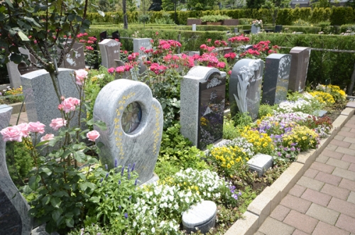 洗練されたデザインのエバーグリーン墓所。