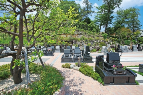 緑豊かな墓域