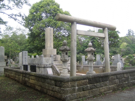 香川敬三氏のお墓