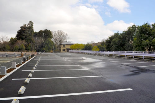 平置き大型駐車場は164点の駐車スペースをご用意。