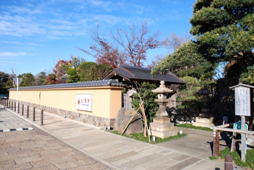 京都庭園をイメージし造られた日本庭園陵墓紅葉亭。