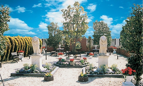 静かさと緑あふれる群馬県初の都市型欧風公園墓地です。